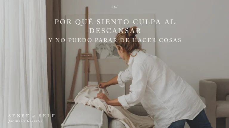 Mujer haciendo tareas con culpa por no poder parar y descansar en su tiempo libre