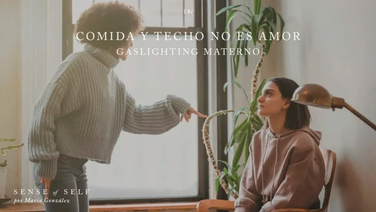 Una madre señalando a su hija. Una ilustración de Madres que invalidan: Por qué ella niega tu realidad (Gaslighting)