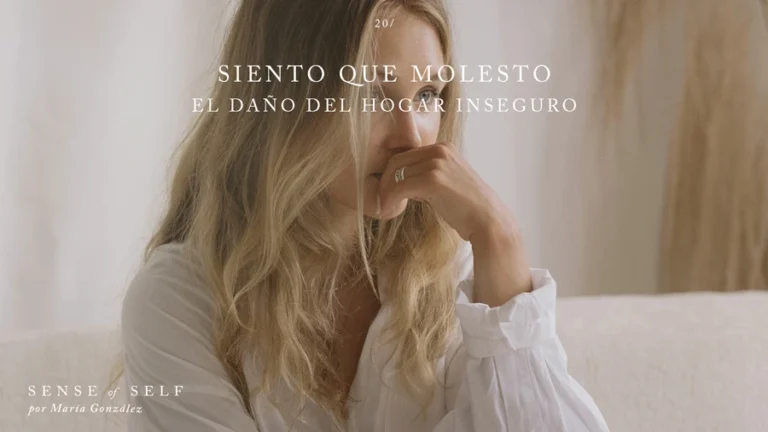 Una persona sintiendo que molesta. Una imagen que expresa el Trauma relacional: Cuando nunca te sentiste a salvo