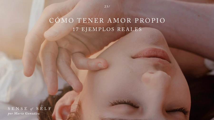 Una mujer con ojos cerrados y una mano acariciando su cara. Una imagen que ilustra Cómo tener Amor Propio: Ejemplos reales y lo que No es