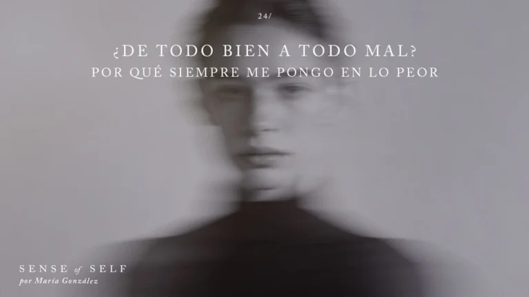 El rostro de una mujer que aparece desdoblada y difuminada hacia los lados: ilustración sobre el patrón mental de pasar del todo bien al todo mal cuando me pongo en lo peor.